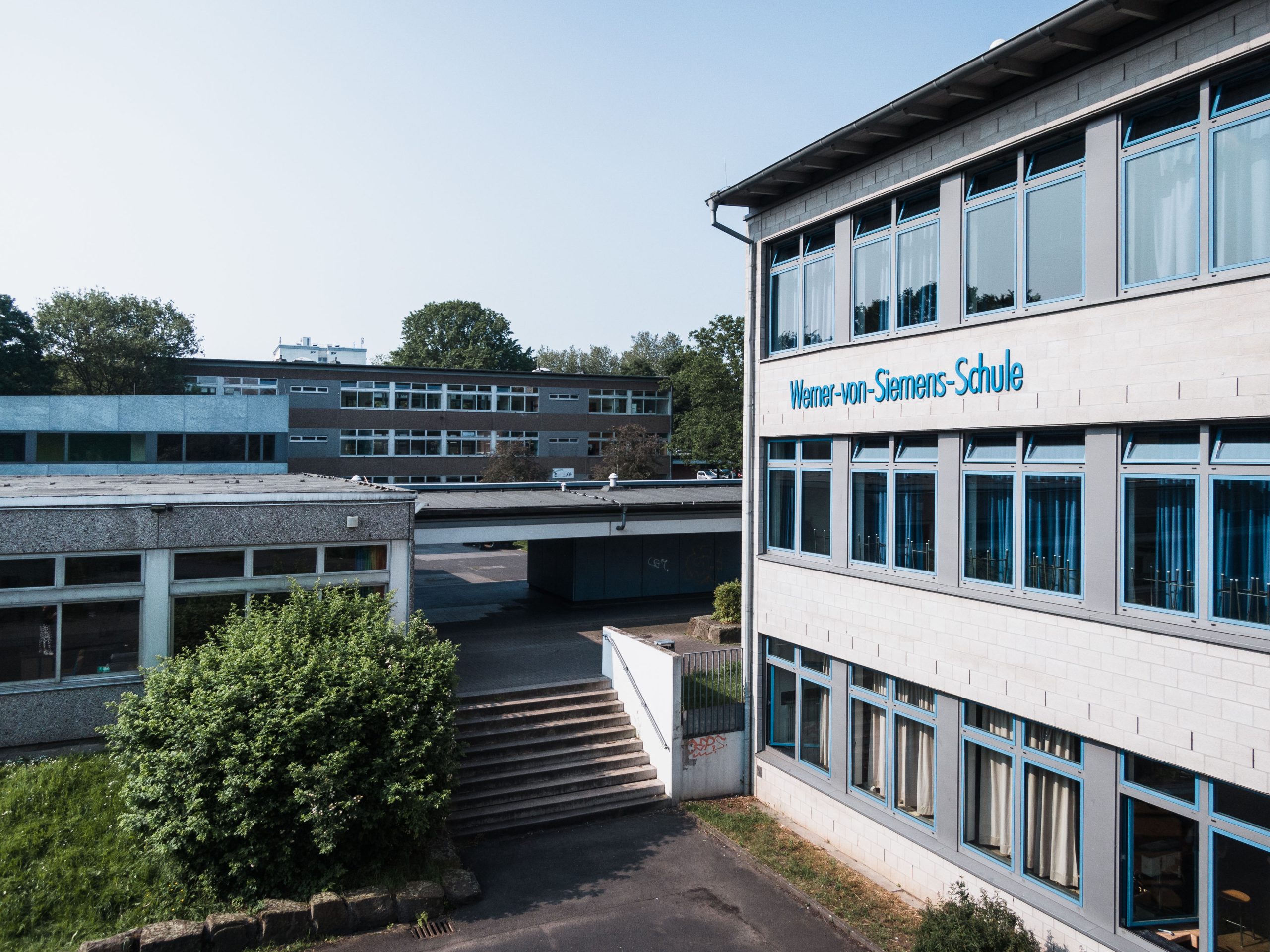 Das Schulgebäude der Werner-von-Siemens-Schule von außen